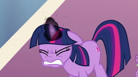 Twilight's horn sparking S3E2