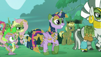 Twilight walking and smiling S5E26