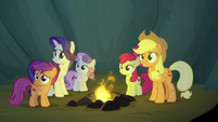 AJ, Rarity, and CMC impressed by Rainbow's bravery S7E16