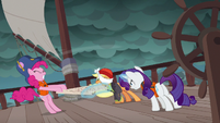 Ponies fight over the map in Rarity's story S6E22