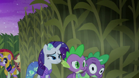 Rarity and Spike turning a corner S5E21