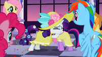 Rarity and Twilight hug awww S2E9