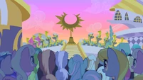 Royal guards fanfare S1E23