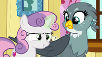 Sweetie Belle casting her unicorn magic S6E19