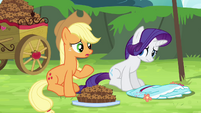 Applejack asking Pinkie about pompoms S4E10