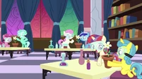 School fillies doing chemistry in pairs S7E1