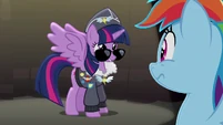 Could she possibly get any more Twilightlicious? I don't think so.