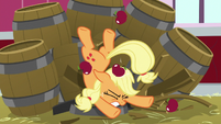 Apples falling on Applejack's head S8E24