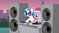 DJ Pon-3 hitting the disc S2E26