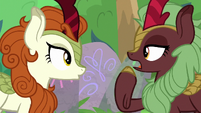Dark-red Kirin points at her mouth S8E23
