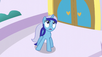 Minuette sees something in the sky S5E12