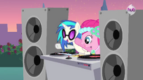 Pinkie Pie and DJ Pon-3 S02E26