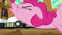 Pinkie throws up sand S5E11