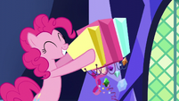 Pinkie Pie emptying shopping bags S5E3