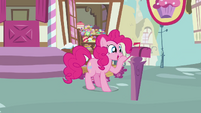 Pinkie Pie looks inside the maibox 4 S3E07