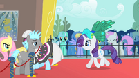 Rarity entering event S1E20