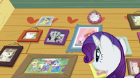 Rarity looking at left side of Crusaders' wall S7E6