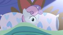 Sweetie wakes up as light shines on her S4E19