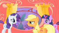 Applejack telling Rarity I told you so S1E08