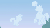 Clouds in the shape of Twilight and Shining Armor S02E25