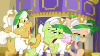 Goldie, Granny, and Rose pretend to yawn S8E5