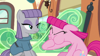 Pinkie blowing her mane up S7E4