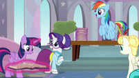 Rarity and Rainbow Dash surprised by all the students S8E1