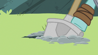 Rockhoof starts digging a trench S7E16