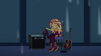 Sunset Shimmer setting her jacket down EGDS49