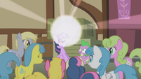 Twilight Sparkle beginning to teleport S1E3