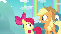Applejack and Apple Bloom smile AND layering error S3E6