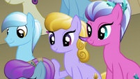 Crystal Ponies in the stands S3E02