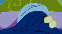 Fluttershy hides under the covers S5E13