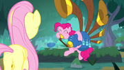 Pinkie continues playing the yovidaphone S8E18