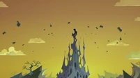 Top spire of the changeling hive destroyed S6E26