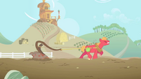 Big McIntosh pulling plough in Applejack's imagination S1E03