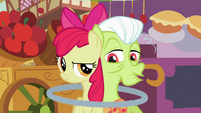 Granny Smith impressed by Apple Bloom's ability S2E06