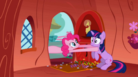 Pinkie Pie takes Twilight away S01E03