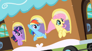 Ponies on a train to Canterlot S02E11