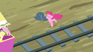 S04E11 Pinkie krzyczy do Fluttershy