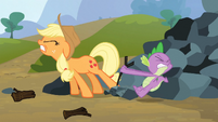 Spike saves Applejack 10 S3E09