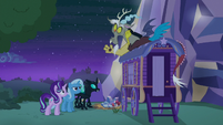 Starlight, Trixie, Thorax, and Discord back at Trixie's wagon S6E25