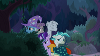 Starlight and friends hide in the bushes S9E11