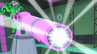 The Mane-iac charging her cannon.
