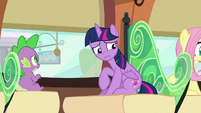 Twilight looks behind S6E2