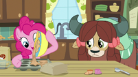 Pinkie pours batter into baking tray S9E7