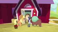 Rarity and Yona go inside AJ's house S9E7