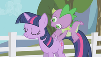 Spike jumping on Twilight's back S1E3