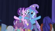 Starlight and Trixie finish their show S8E19