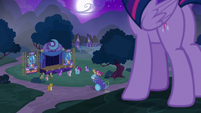 Twilight approaches Trixie's stage area S6E6